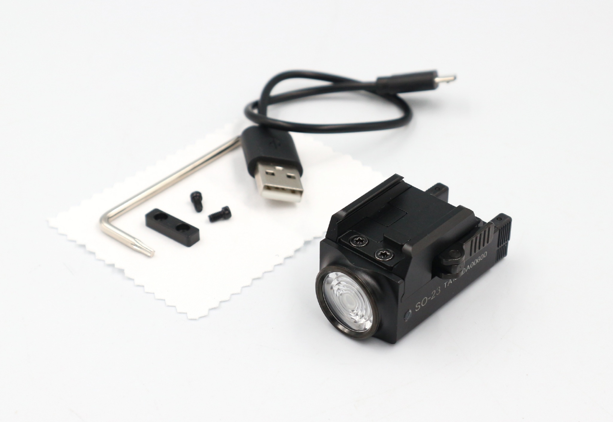 (loud volume) สินค้าเข้ามาแล้วค่ะ (red flag)ไฟฉายติดปืน Spina Optic ( SO-23 ) ♦ ตัวเรือนผลิตจาก Aluminium ♦ หลอด LED CREE XP-L ♦ ความสว่าง 800 lumens ♦ ระบบ ชาร์จไฟ USB ( Built in Battery ) ♦ Runtime : 65 minutes ♦