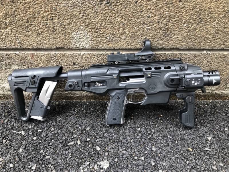 : ชุดแต่ง RONI Beretta 92f/M9A1 - พานท้ายสไลด์และยกรองแก้มได้ - มีช่องใส่แม็กสำรอง 1 ช่อง - กริปหน้าสามารถถอดออกและพับได้ - มีรูสำหรับ หูกระวิน (ไว้ติดสายสะพายปืน) - มีรางติดอุปกรณ์เสริมซ้าย-ขวาและด้านบน - มีศูนย์เล็งหน้า-หลัง - ไม่ทำให้ปืนเป็นรอย ราคา 45