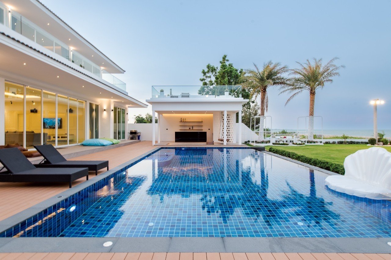 HR15030 บ้านพักติดทะเล The Vacation Beach Pool Villa Cha Am