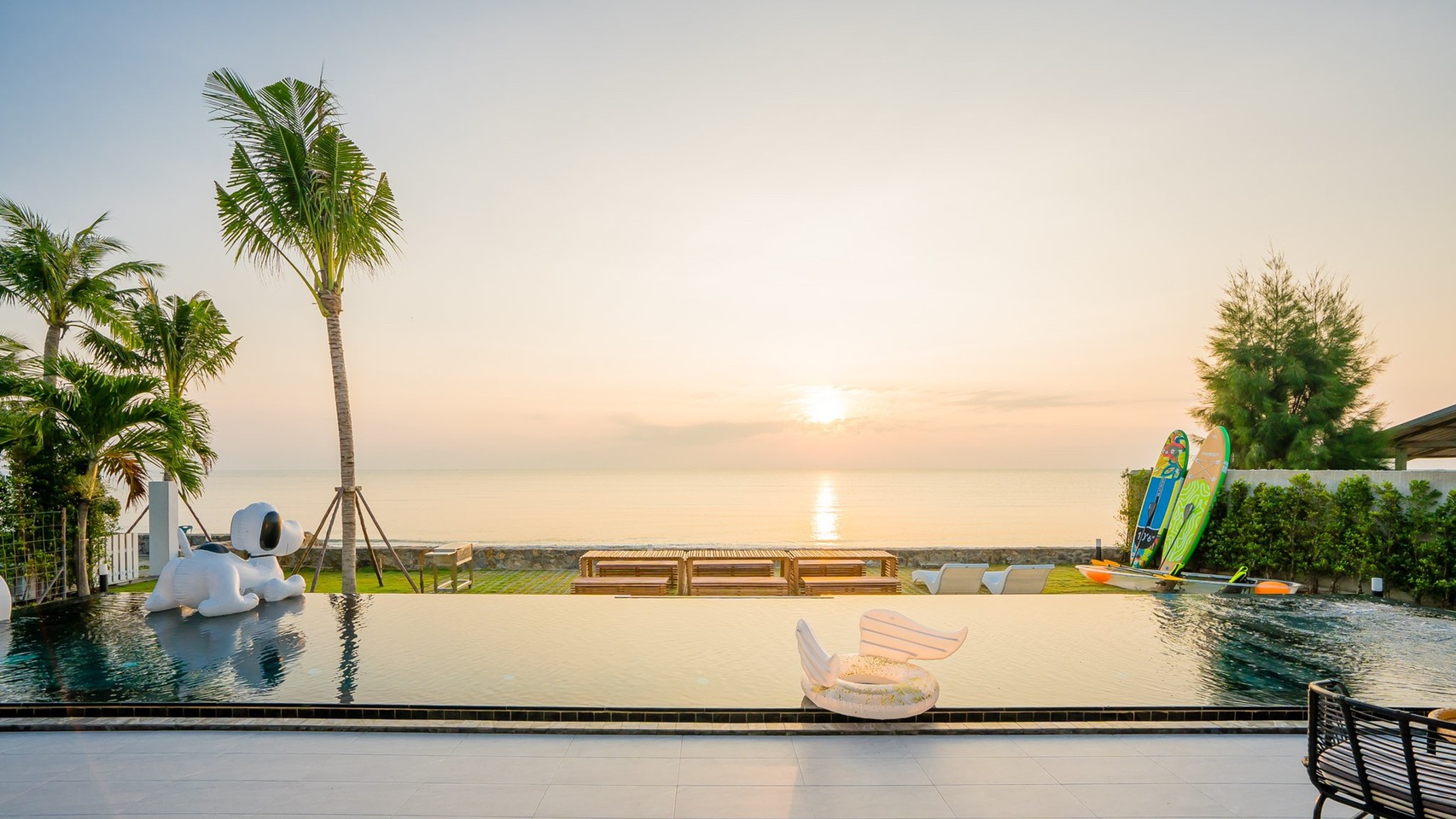 HR15060 บ้านพักติดทะเลชะอำ The Leon Beach Pool Villa Cha Am