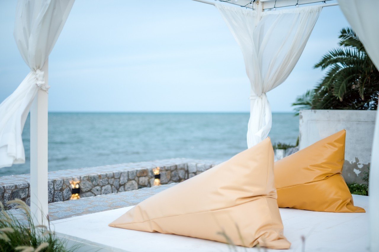 HR15030 บ้านพักติดทะเล The Vacation Beach Pool Villa Cha Am