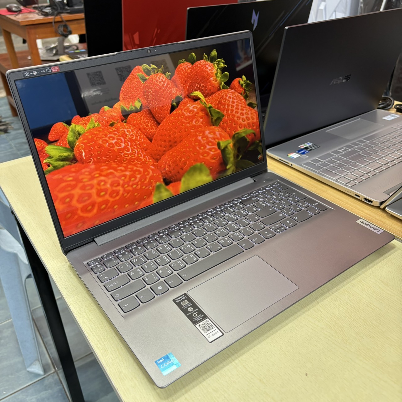 LENOVO IDEAPAD 3 15ITL6 82H800J9TA ติดฟิล์มกันรอยหน้าจอแล้ว สภาพเครื่อง 85%