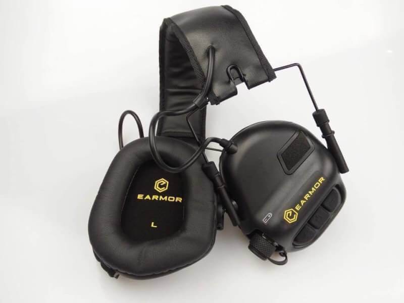 New.หูฟังตัดเสียงปืน ขยายเสียงพูด Earmor M31 สีเขียว / สีทราย / สีดำ ตัดเสียงดังที่เกิน 88Dbs เช่นเสียงปืน เสียงเครื่องจักรซึ่งเป็นเสียงที่ดังอันตรายต่อประสาทการรับฟังของมนุษย์ เเต่ขยายเสียงพูดคุย กันน้ำระดับ IPX-5 ใช้ถ่าน AA x2 ระบบปิดอัตโนมัติเมื่อครบ 4