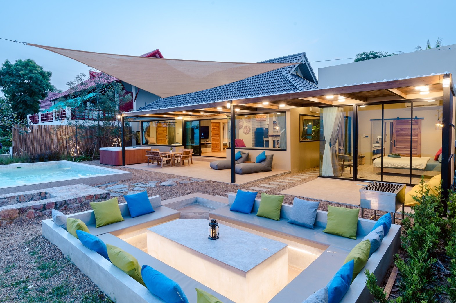 HR15055 บ้านพักติดทะเล The Coastal Vista Beach Villa