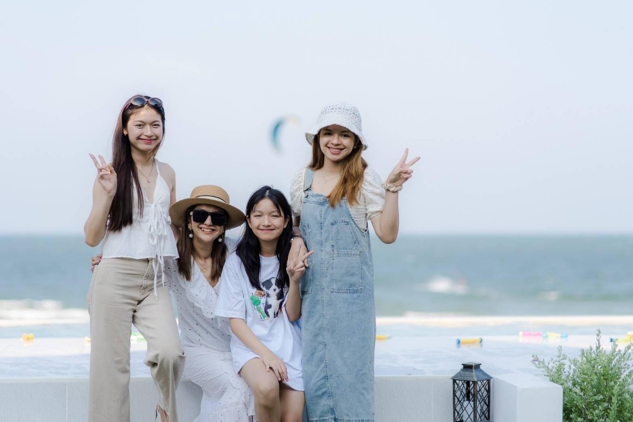 HR15076 บ้านพักติดทะเลหัวหิน The Luxe Beach Villa