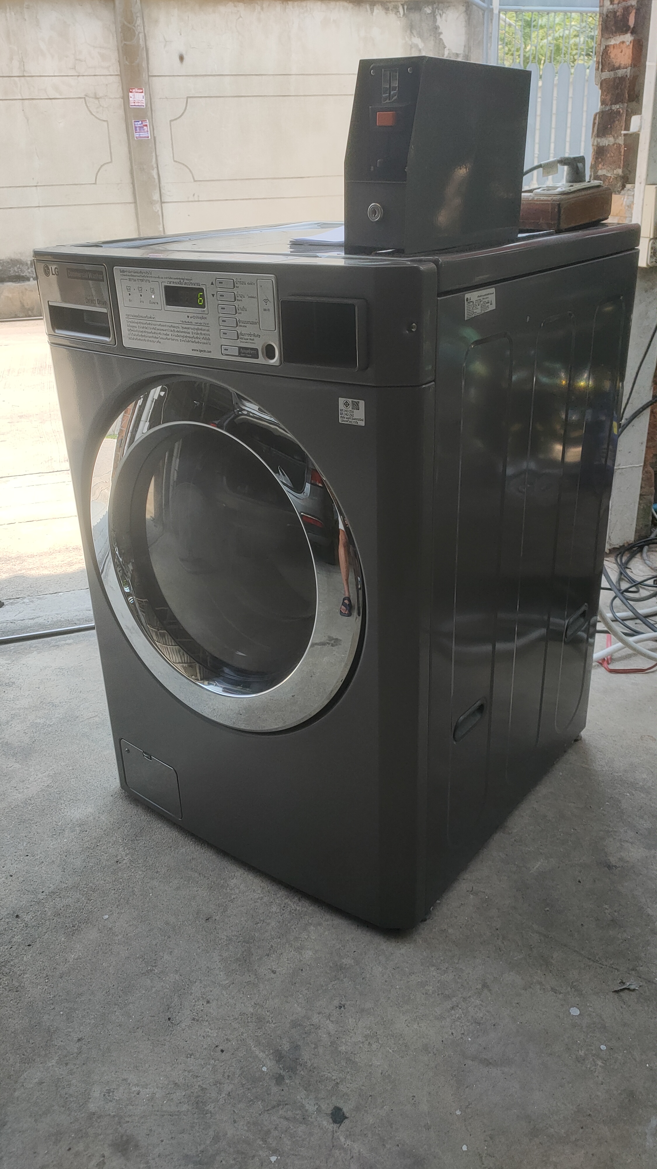 เครื่องซักผ้าฝาหน้าเกรดบีใหม่ LG Commercial 13kg ติดกล่องหยอดเหรียญใหม่ พร้อมใช้งาน