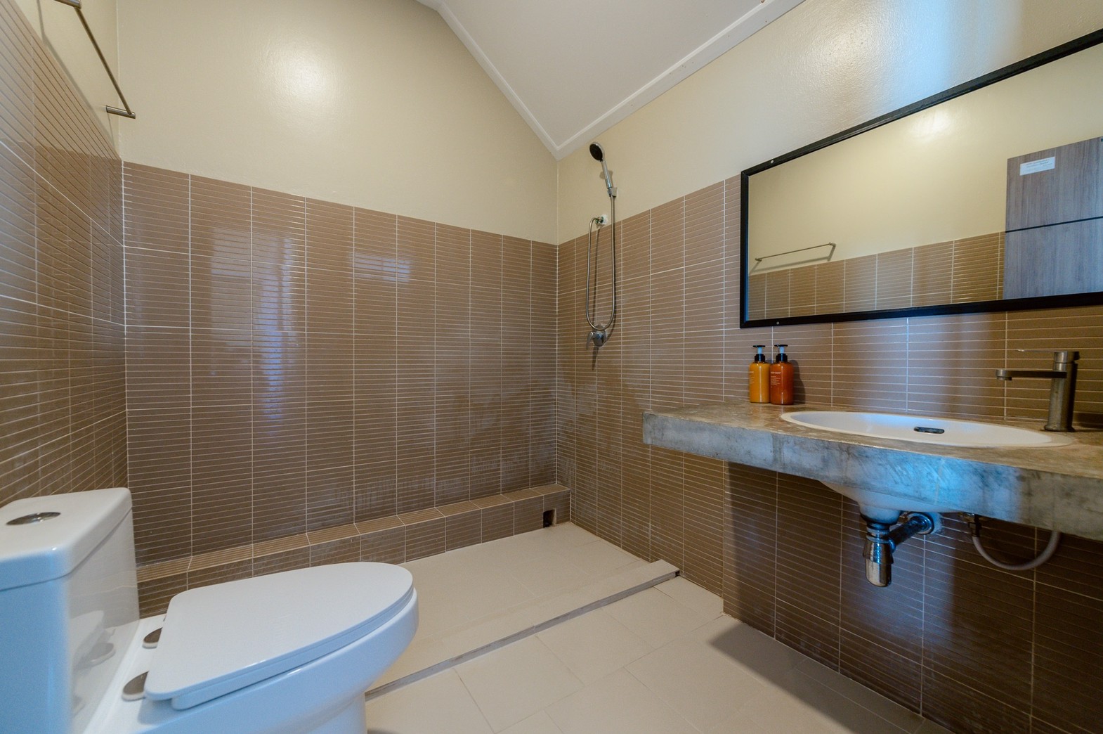 HR15055 บ้านพักติดทะเล The Coastal Vista Beach Villa