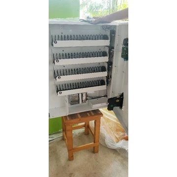 เครื่องจำหน่ายสินค้าหยอดเหรียญ จอทัชกสรีน พูดได้ 4ชั้น⭐⭐⭐⭐⭐ (ชั้นละ18ช่อง)สามารถใส่ ผงซักฟอก,น้ำยาซักผ้า,ปรับผ้านุ่ม