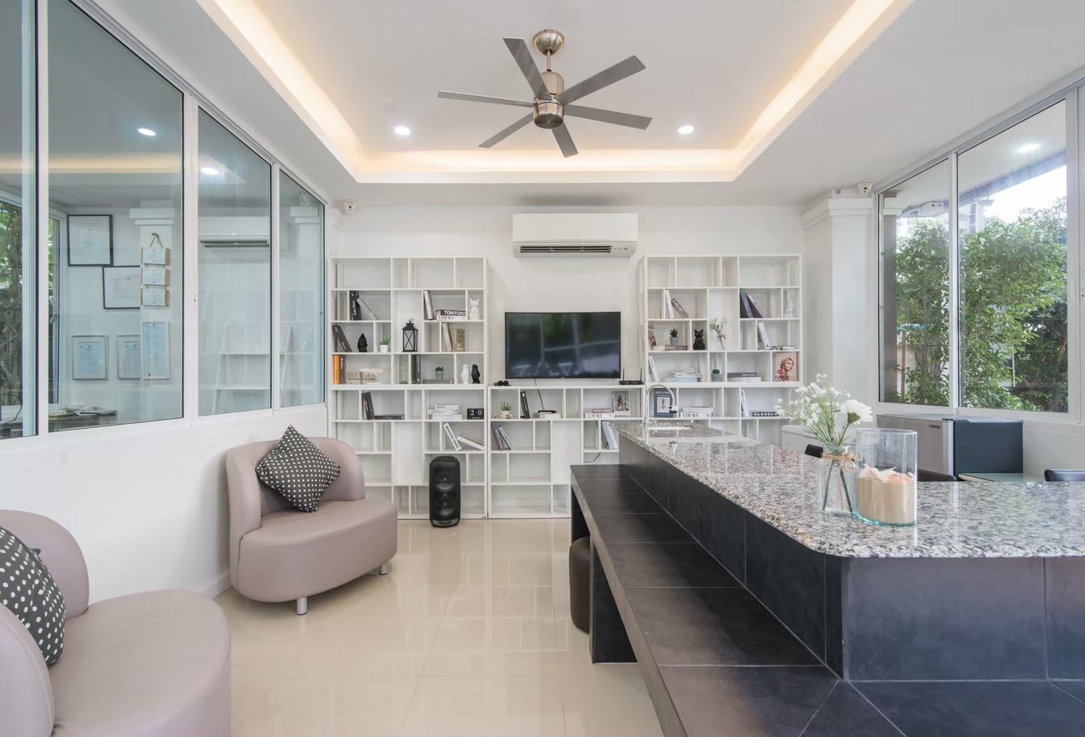 HR15045 บ้านพักติดทะเล The Moon Beach Villa