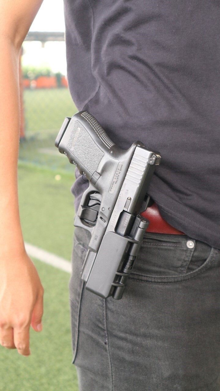 New.ซองปืนขึ้นลำ G19 ผลิตจาก Polymer เกรดพิเศษ แข็งแรง สามารถขึ้นลำได้ ด้วยเพียงมือเดียว ระบบ Safety ล็อคโก่งไก ปลอดภัย แรงสปริงดีดออกด้านข้างทันที ที่ปลดล็อคปืน ตัวล็อคเข็มขัดออกแบบให้ใช้ง่าย ปรับขนาดได้ สามารถปรับเป็นแบบพกต่ำได้ หมดกังวล สำหรับท่านที่ติ