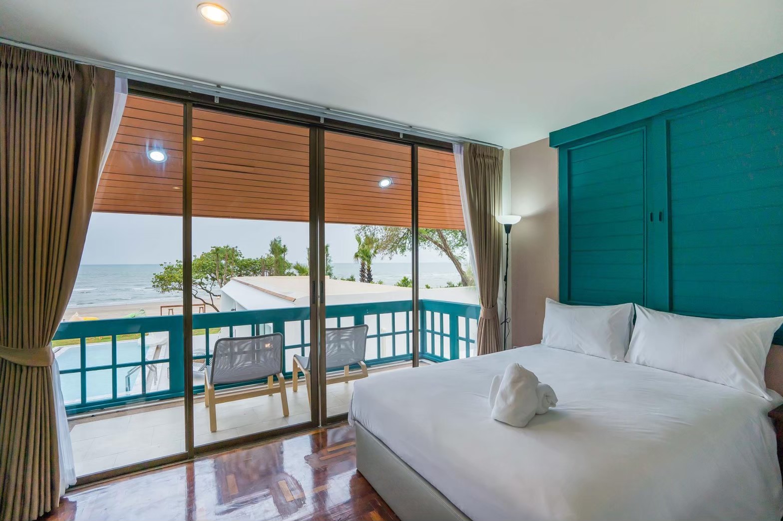 HR15050 บ้านพักติดทะเล The Century Beach Villa Cha Am