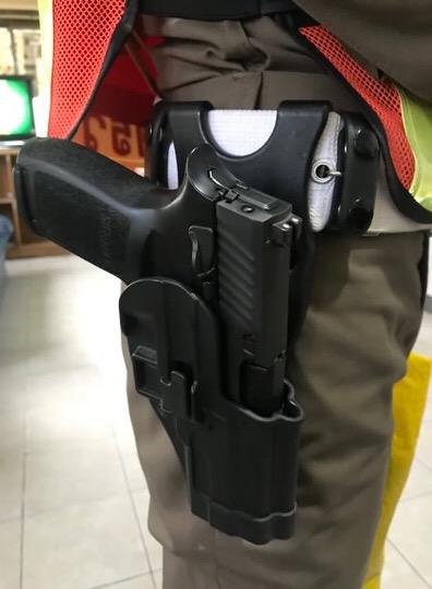 New.ซองปืนยุทธวิธี Blackhawk SIG P320sp 📌รุ่นปลดเร็วมาพร้อมเพจเหน็บเข็มขัด / เพจร้อยเข็มขัด ราคาพิเศษ 1,300 บาท 📌ซองปืนรัดต้นขา Blackhawk ราคาพิเศษ 1,800 บาท 📌เพจพกต่ำ Blackhawk ราคาพิเศษ 750 บาท 📌เพจพกต่ำบรรได ราคาพิเศษ 95