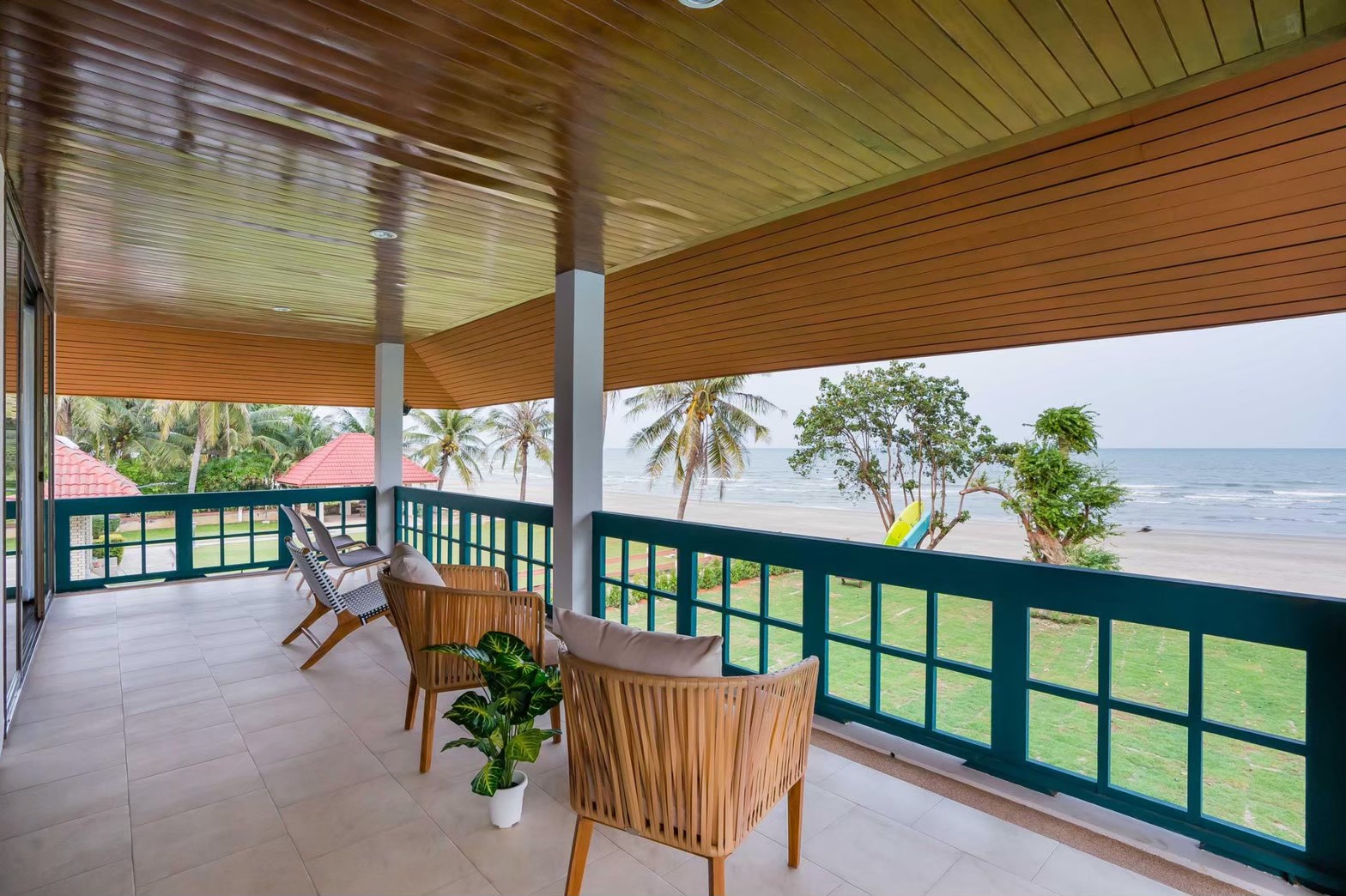 HR15050 บ้านพักติดทะเล The Century Beach Villa Cha Am