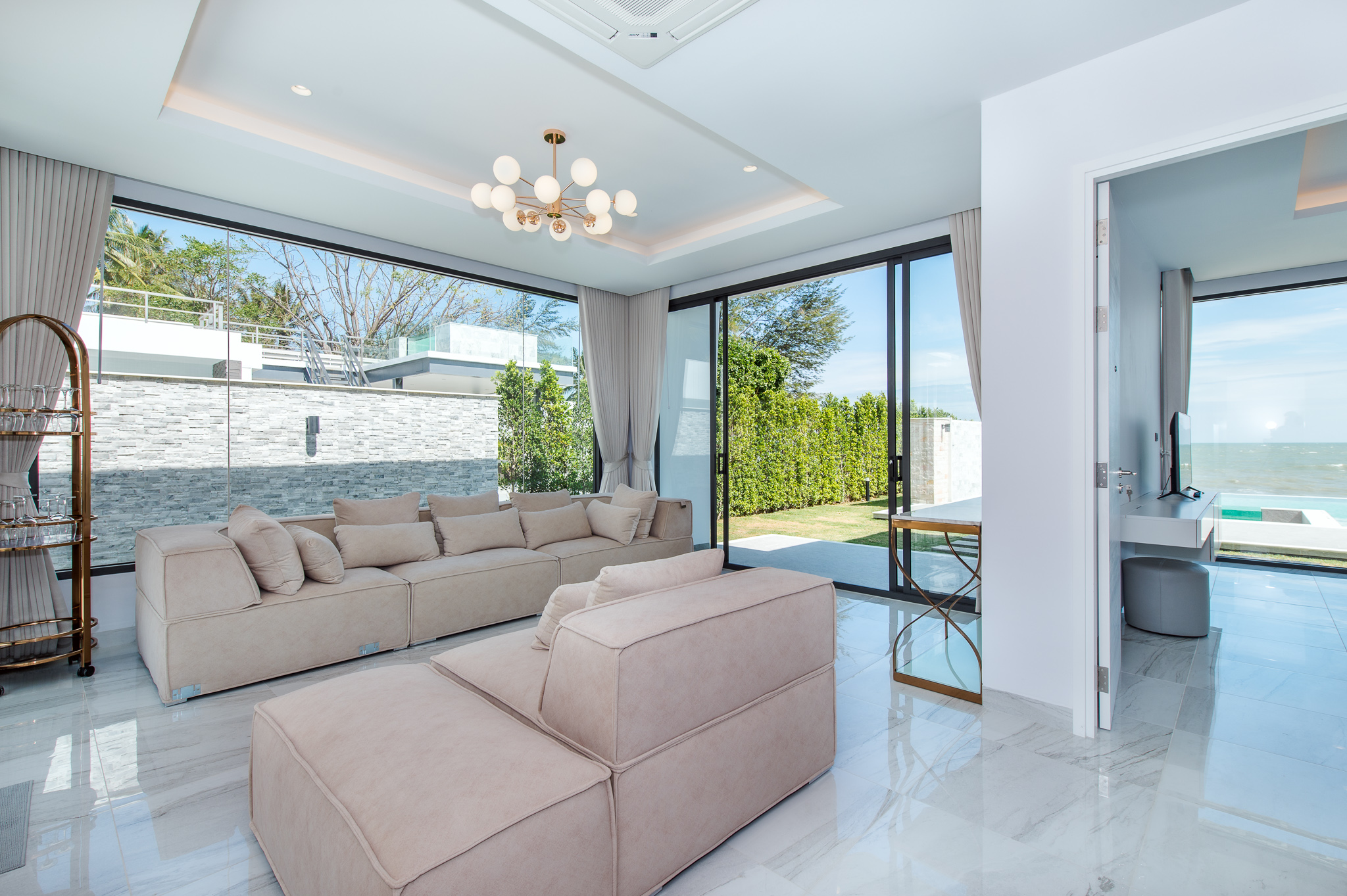 HR15066 บ้านพักติดทะเลหัวหิน The Casa Rocca Beach Villa HuaHin