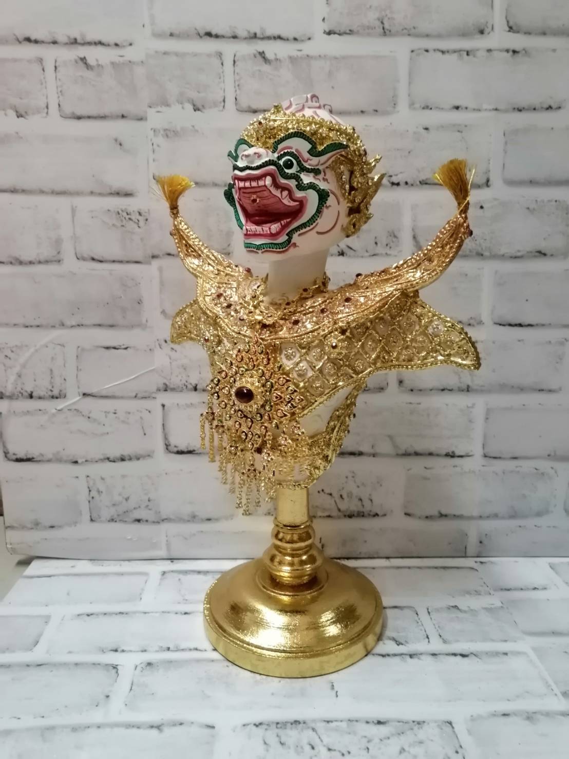 หุ่นหนุมาน พร้อมฐานปิดทอง