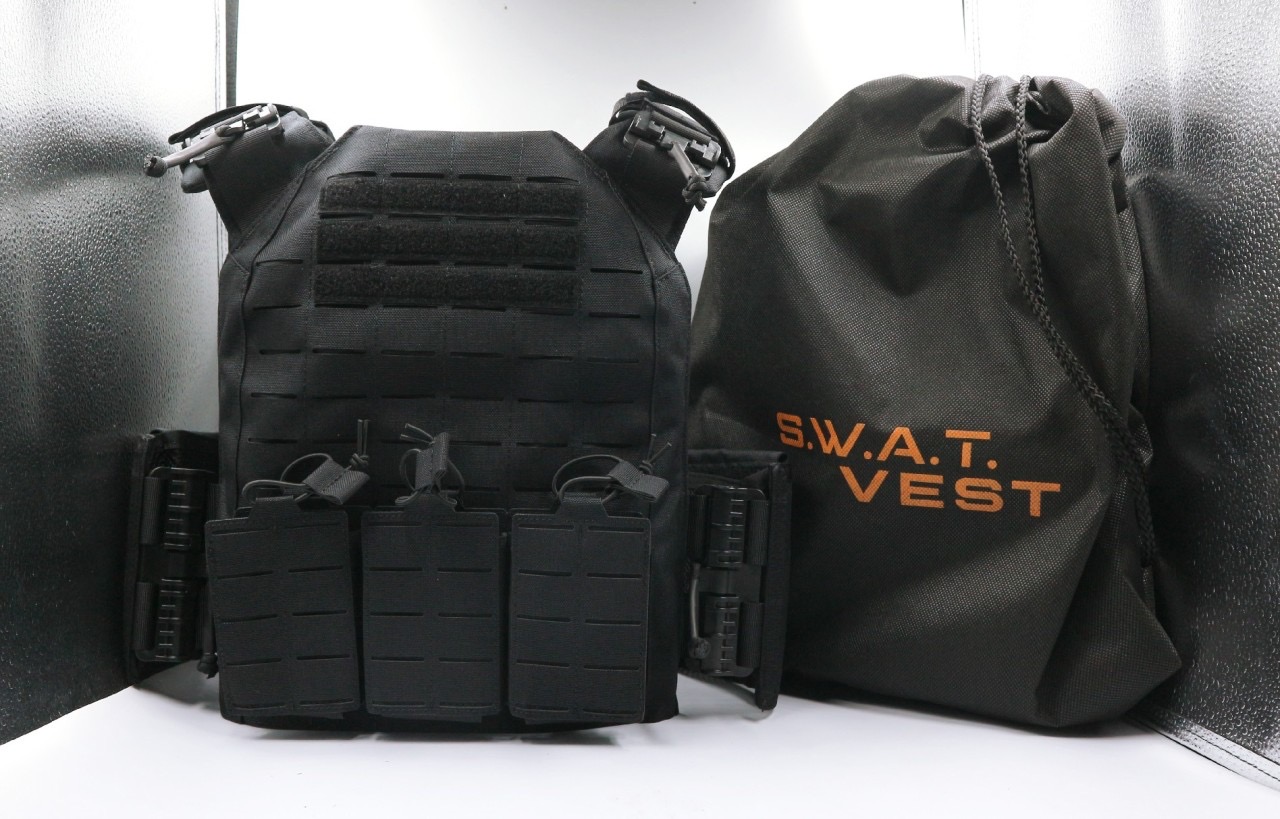 (clapping hands)สินค้ามาใหม่ค่ะ (clapping hands) (fire)เสื้อเกราะปลดไว Swat Vest V4 ( V4 Quadrelease Tactical Vest ) ♠ ผลิตจากผ้า Nylon 1000D เกรดคุณภาพ ♠ ติดตั้งชุดปลดไวถึง 4 จุด ใช้งานสะดวก ♠ ผ่านการ Laser cut เป็น Molle Vest ทั้งตั