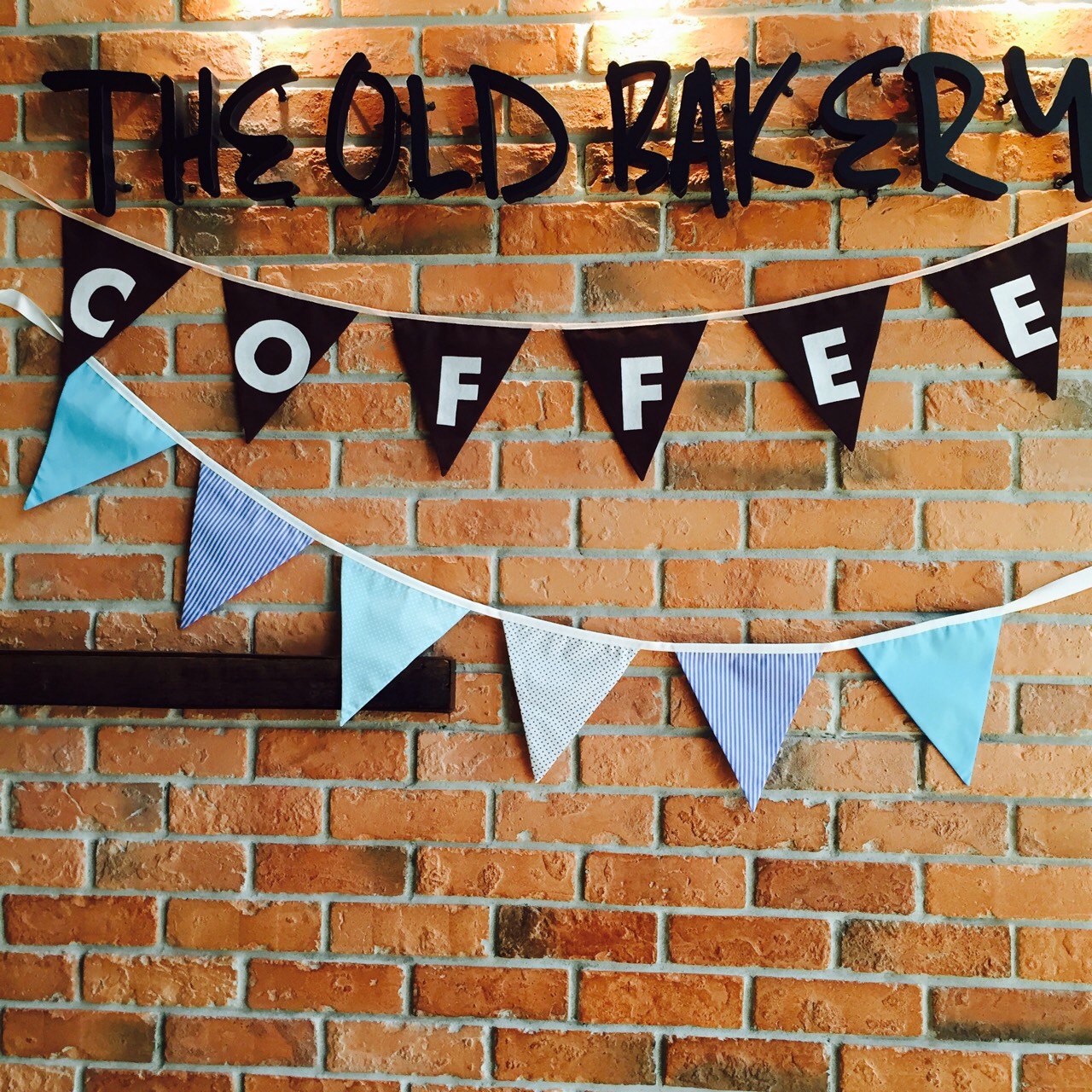 ธงราวร้านกาแฟเบเกอรี่