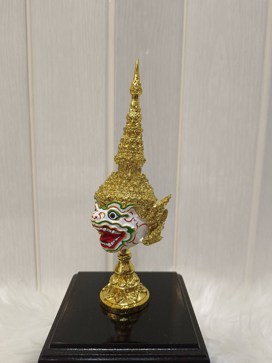 หัวโขนจิ๋ว หนุมานครองเมือง เกรดพรีเมี่ยม พร้อมฐานตีลายปิดทอง (เรซิ่น)