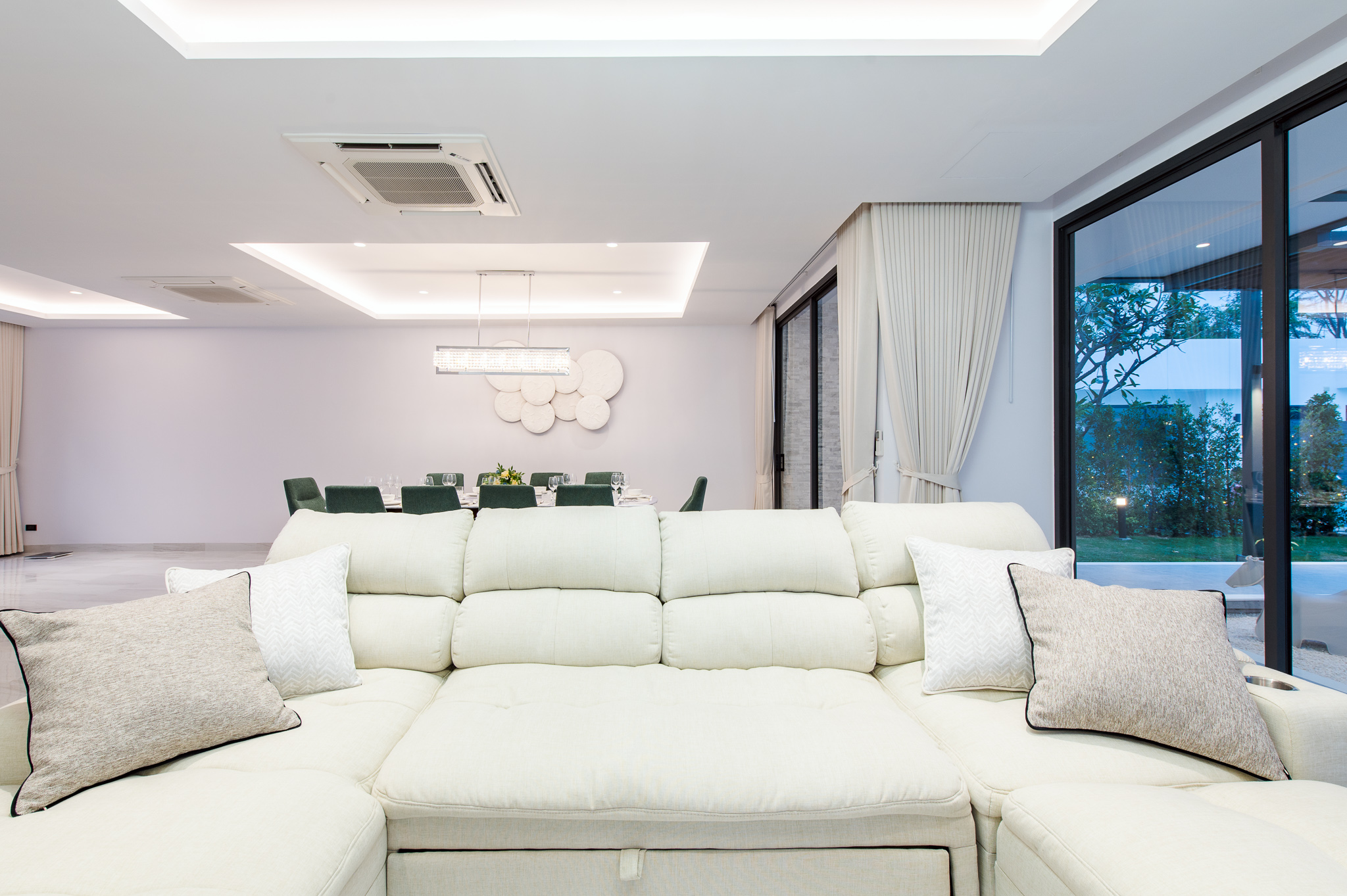 HR15066 บ้านพักติดทะเลหัวหิน The Casa Rocca Beach Villa HuaHin