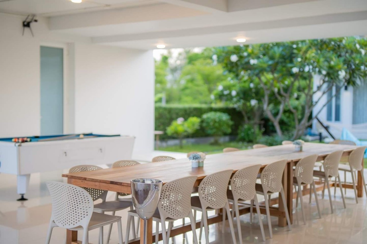 HR15049 บ้านพักติดทะเล The Breezy Beach Pool Villa Cha Am