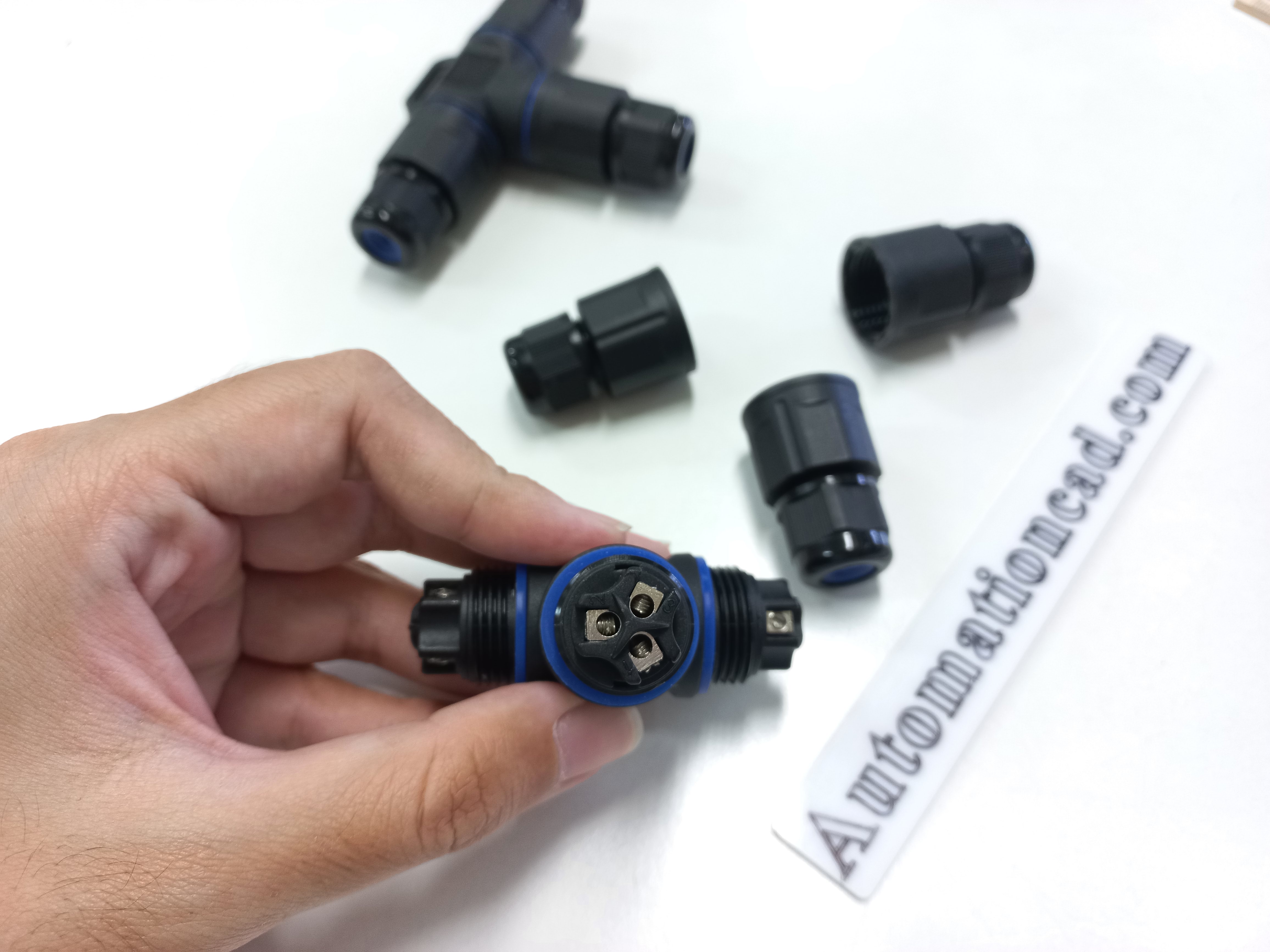 ข้อต่อสายไฟกันน้ำ แบบตัว T ใช้กับสายไฟฟ้า ขนาด 0.3 ถึง 1.5 mm² 3 เส้น แบบขันน็อต