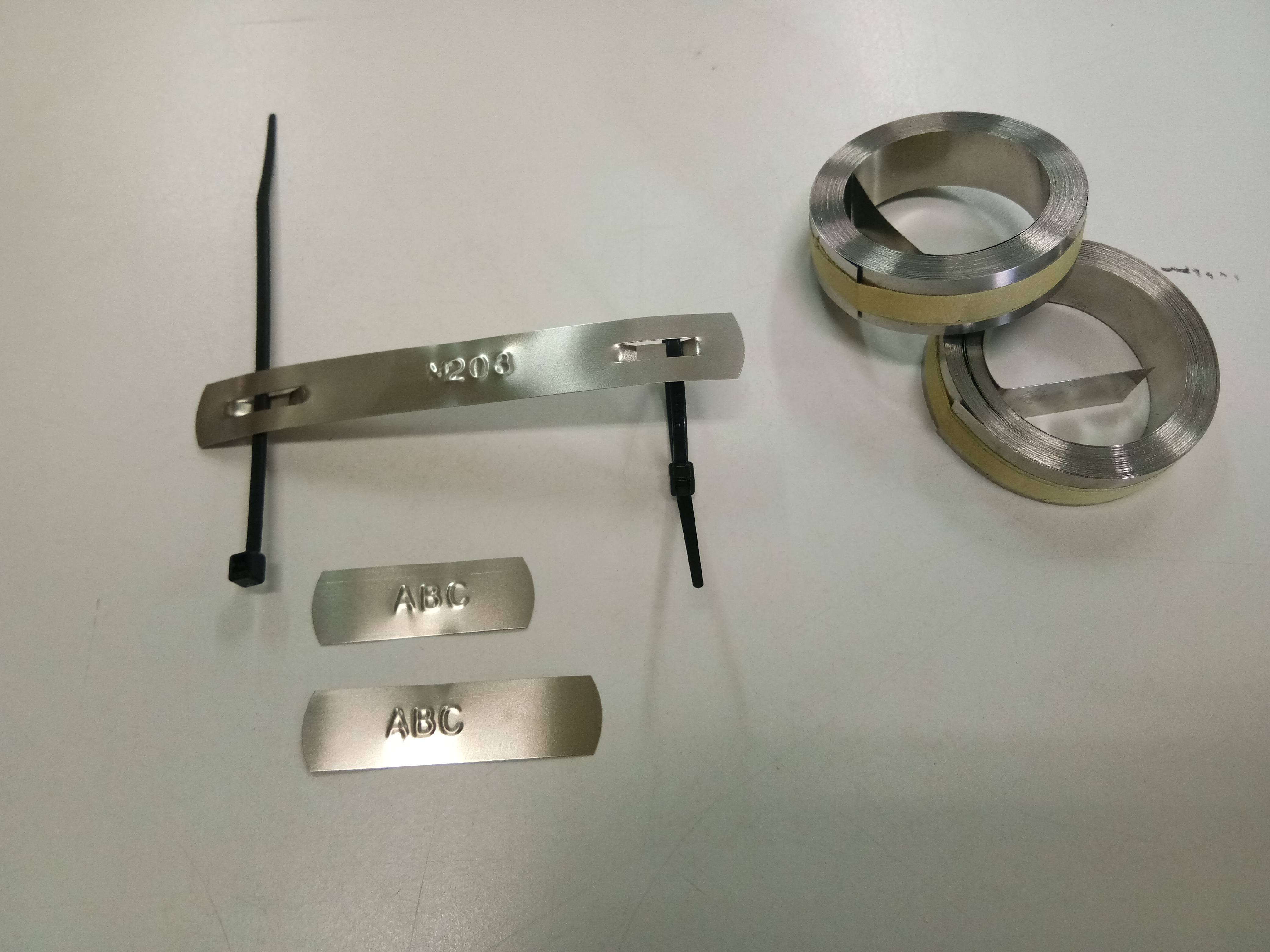 ม้วน TAG สแตนเลส 12mm*6.51m สำหรับเครื่องพิมพ์ DYMO Stainless Steal TAG EMBOSSER