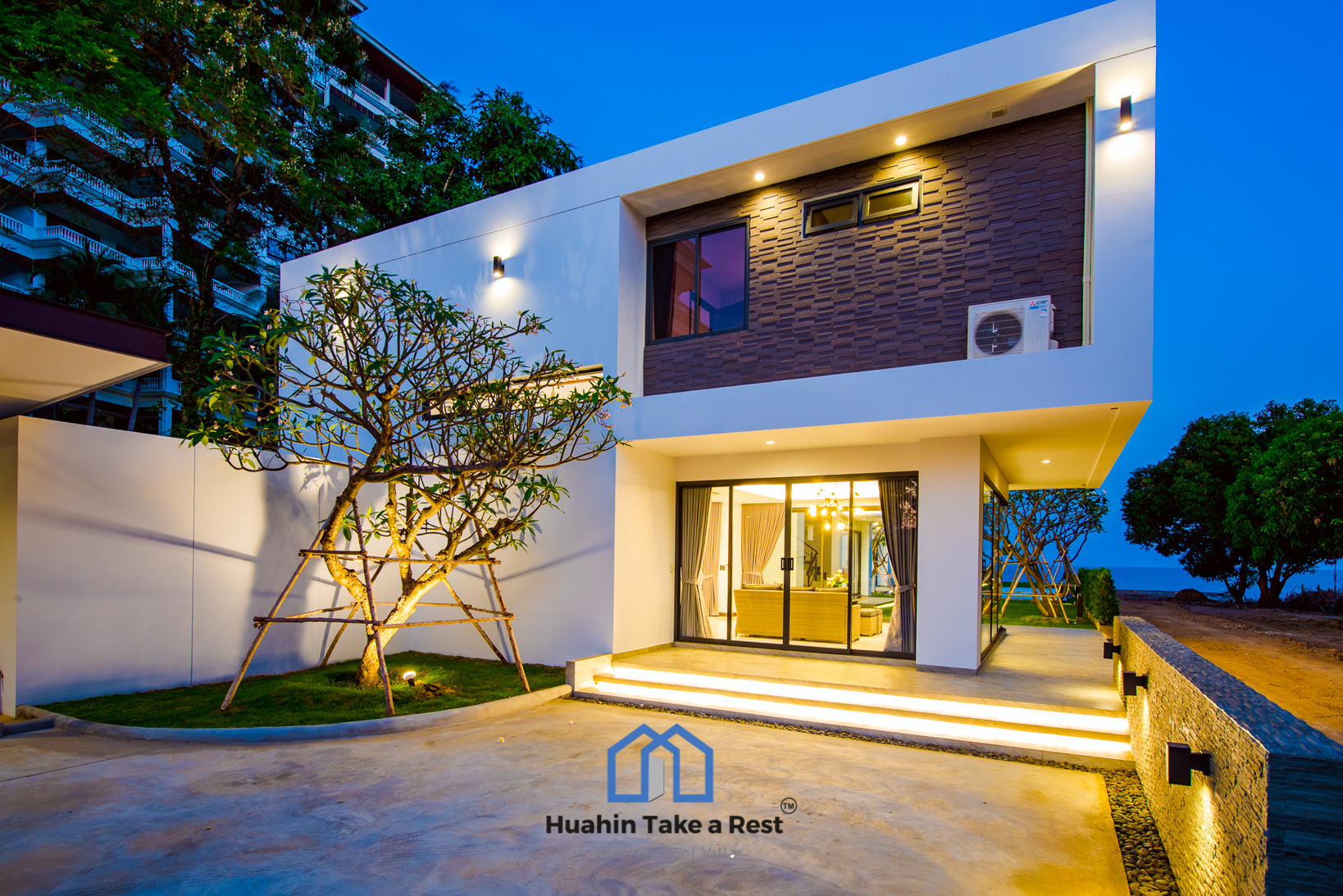 HR15039 บ้านพักติดทะเลหัวหิน The Premium Beach Villa Hua Hin