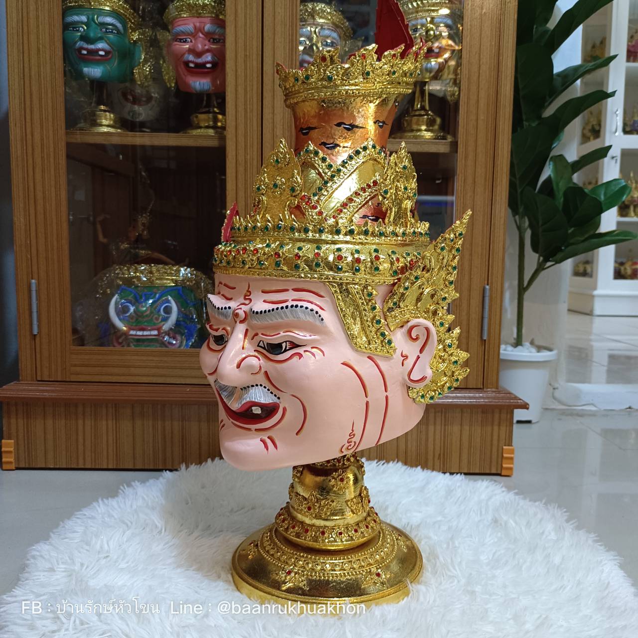 เศียรพ่อแก่ (หน้าสีเนื้อ) ขนาดครอบ พร้อมฐานไม้อัดสีแดงฟรี