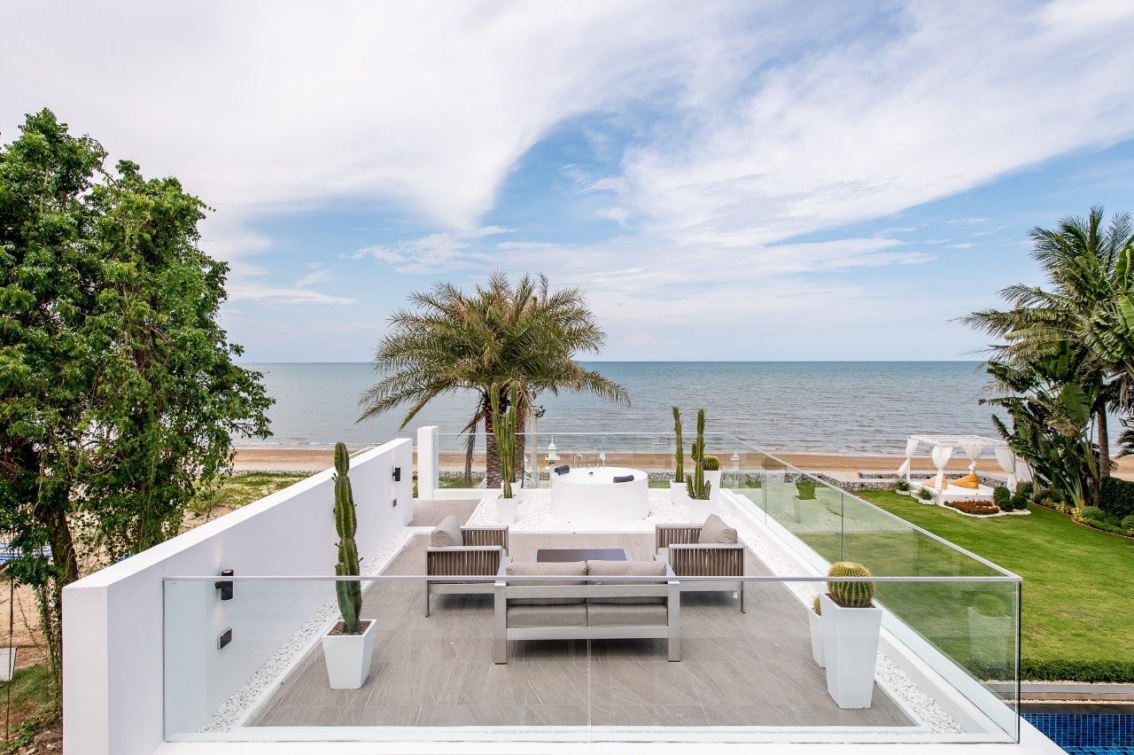 HR15030 บ้านพักติดทะเล The Vacation Beach Pool Villa Cha Am