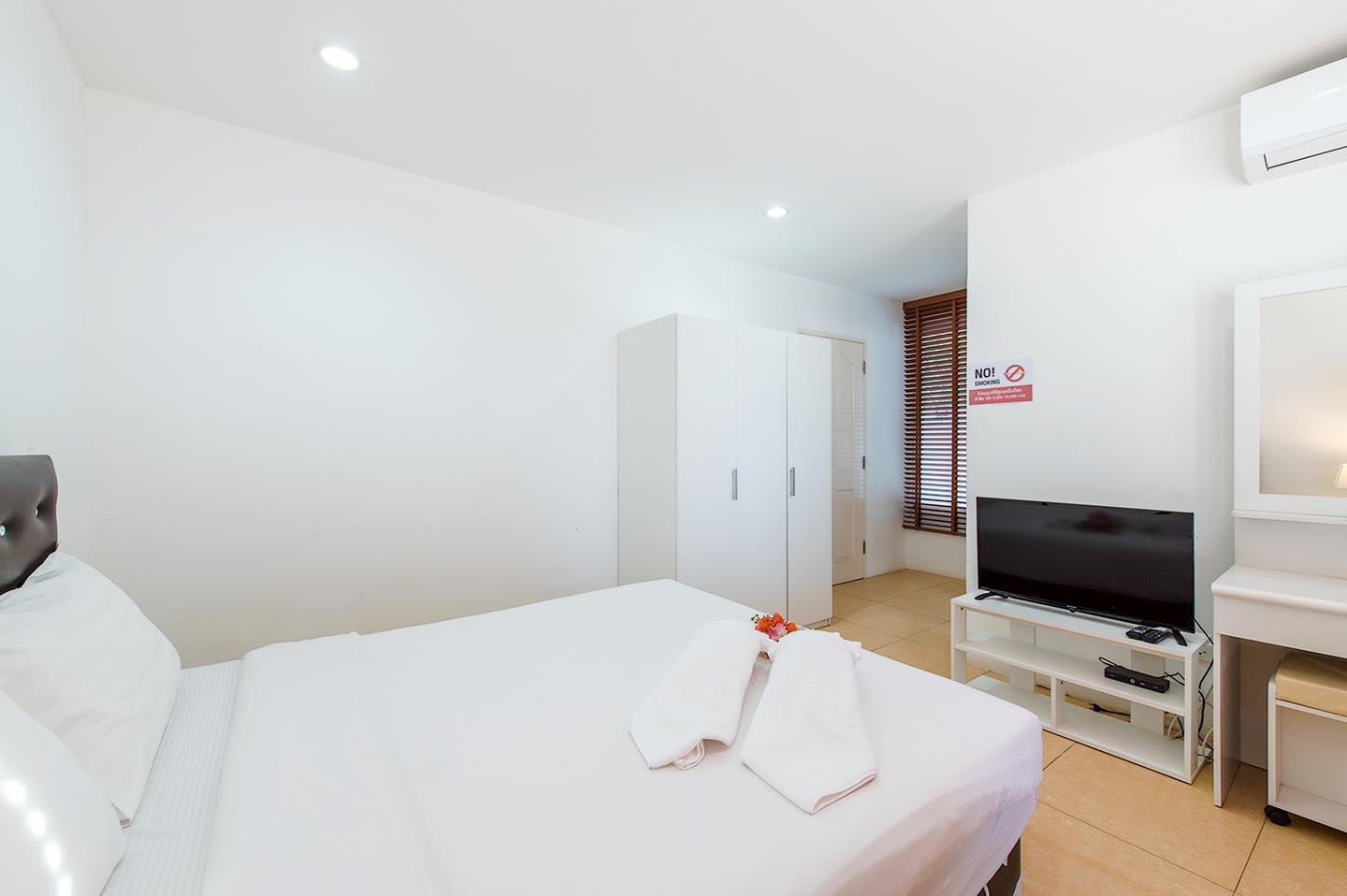 HR15072 บ้านพักติดทะเล The White Beach Villa Pranburi