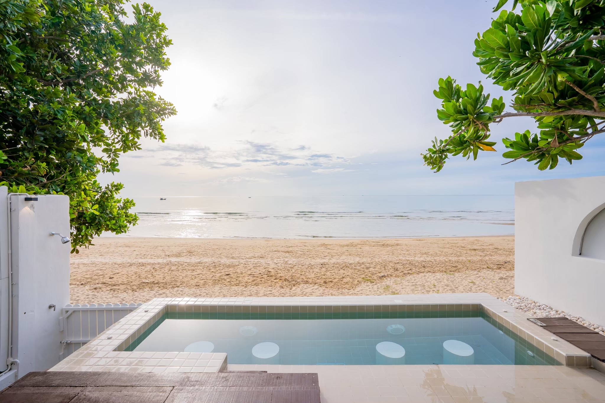 15086 บ้านพักติดทะเล De Pranburi beach villa