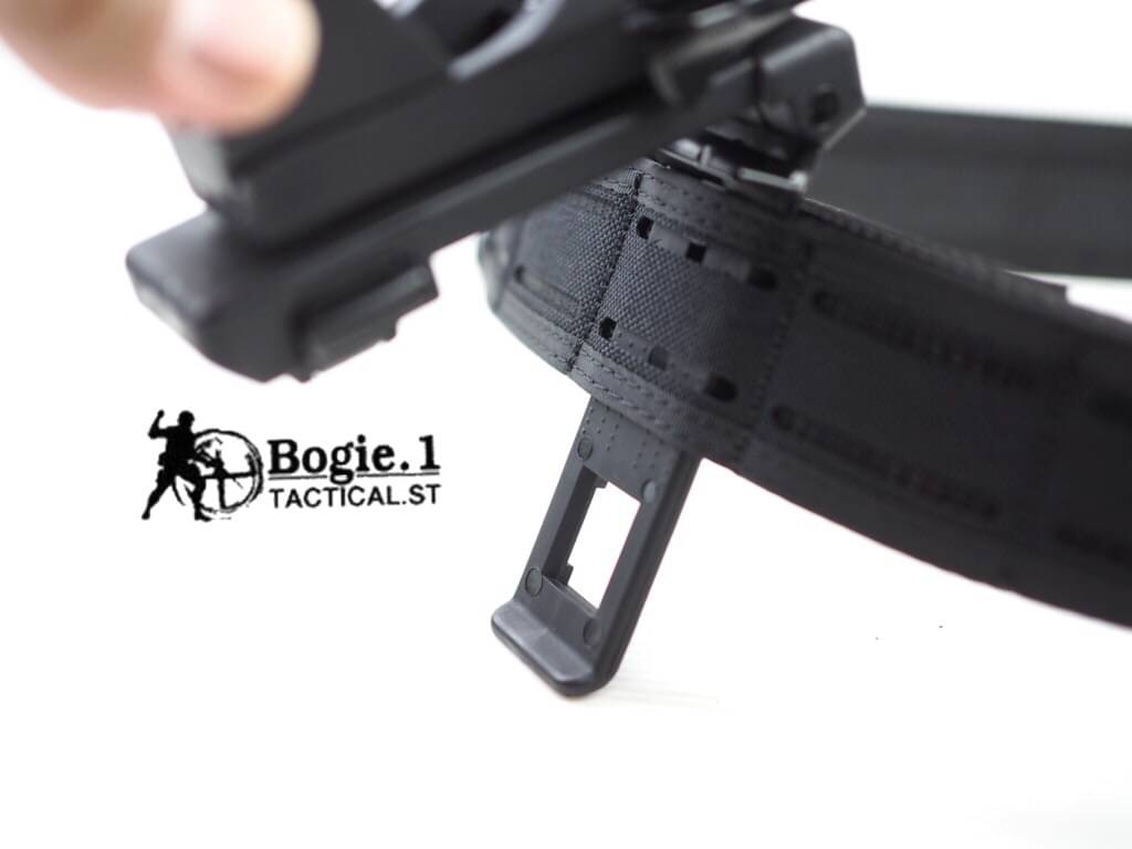 New. Bogie1 ซองไฟฉายโพลิเมอร์ รุ่น Lock 360 มีตัวล็อก แน่นกริ๊บ ไฟฉายไม่ร่วงหล่น หมุนปรับระดับได้ 360 องศา ร้อยเข็มขัดได้ทุกขนาด (ปรับขนาดได้) ร้อยกระเป๋า / ติดเสื้อเกราะ ได้