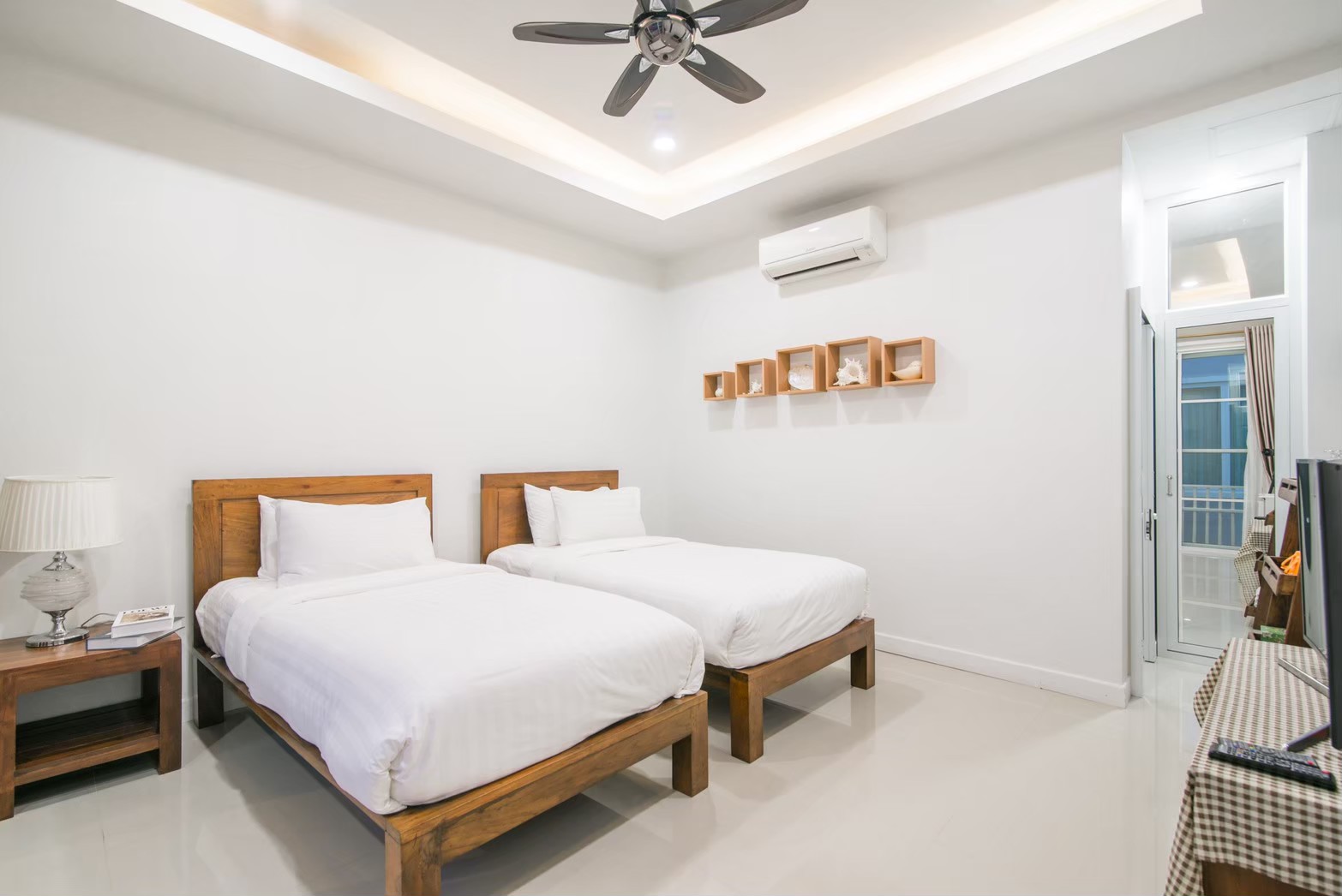 HR15045 บ้านพักติดทะเล The Moon Beach Villa