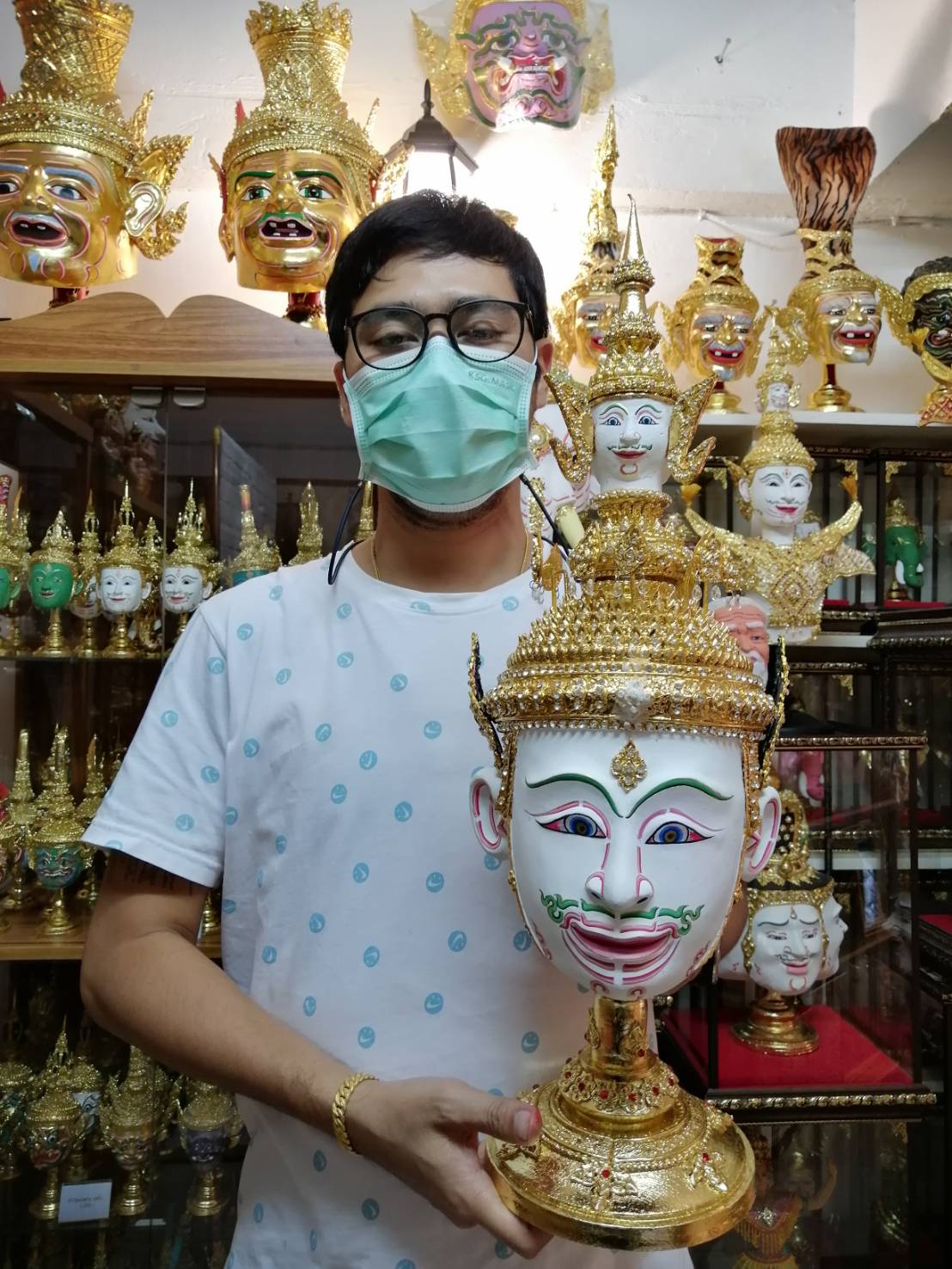 ชุดเศียรครู 10 เศียร ขนาดผลส้มโอ (เกรดพรีเมี่ยม) พร้อมฐานไม้กลึงตีลายปิดทองประดับเพชร