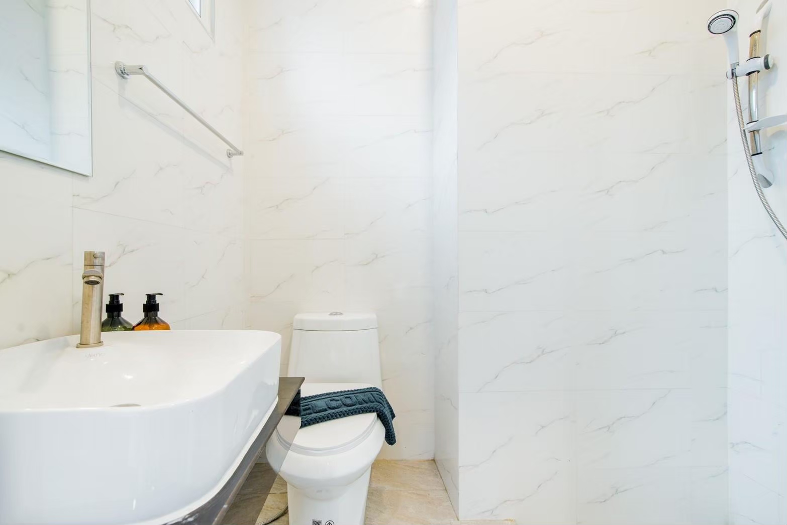 HR15063 บ้านพักติดทะเล The Blue Sky Villa Pranburi