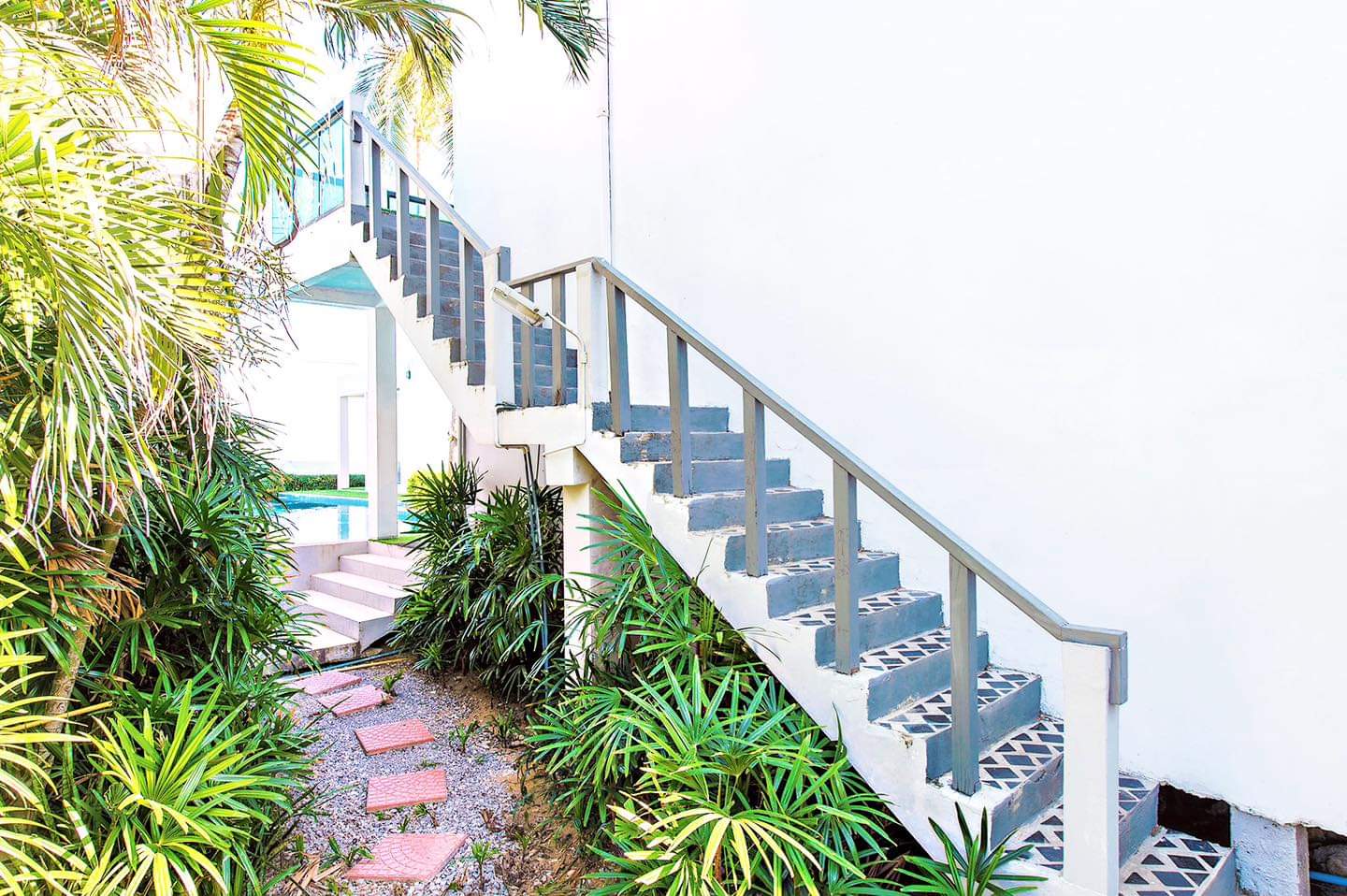 HR15008 บ้านพักติดทะเล โมเดิร์นบีช ปราณบุรี