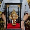 พระพิฆเนศ ขนาดกลาง เรซิ่นปิดทอง พร้อมตู้กระจกลายไทย
