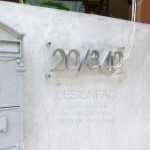 ป้ายบ้านเลขที่สแตนเลสด้าน 20/340 พื้นอะคริลิคใส สไตล์โมเดิร์น เลขที่บ้านมินิมอล มูจิ