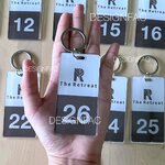 พวงกุญแจอะคริลิคติดสติ๊กเกอร์กลับหลังของ The Retreat พวงกุญแจเลขห้องต่างๆ สไตล์โมเดิร์น มินิมอล