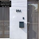 ป้ายบ้านเลขที่สแตนเลส 254 ทำสีพิเศษ สีเทาเข้ม TOA8285 สไตล์โมเดิร์น มินิมอล มูจิ