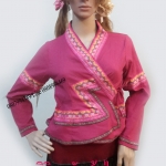 เสื้อผ้าไทยสีชมพูเข้ม เสื้อผ้าฝ้ายสีชมพูเข้ม เสื้อใส่ผ้าซิ่น เสื้อผ้าฝ้ายสีชมพูเข้มแขนยาวแต่งผ้าปักสไตน์ชนเผ่า