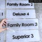 ป้ายแผนก ป้ายบริษัท พื้นอะคริลิคฝ้า ตัวอักษรดำ สำหรับติดหน้าห้องบริษัท สไตล์โมเดิร์น