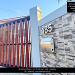 ป้ายบ้านเลขที่ ตัวเลขสแตนเลสแฮลายด้าน สูง 15 cm ยกขอบนูน 2.5 cm. ติดตั้งแบบขาลอยยึดสกรู สไตล์โมเดิร์น มินิมอล