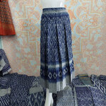 กระโปรงผ้าไทยพื้นเมือง #กระโปรงผ้าไทยทรงทวิท #ผ้าถุงสำเร็จรูป #ผ้าซิ่นสำเร็จรูปผ้าฝ้ายทรงทวิทด้านหลังใส่สม็อกยางยืด ตามภาพ FREESIZE