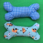 หมอนรูปทรงกระดูก(W.12.5xL.24cm.)สำหรับสัตวเลี้ยง บีบมีเสียงด้วยค่ะ