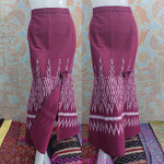 กระโปรงผ้าไทยหางปลา #กระโปรงผ้าฝ้าย #ผ้าถุงสำเร็จรูป #ผ้าซิ่นสำเร็จรูปผ้าฝ้ายทรงทวิทด้านหลังใส่สม็อกยางยืด #กระโปรงผ้าไทย ตามภาพ FREE SIZE