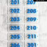 ป้ายหมายเลขห้องพักโรงแรม อะคริลิคพื้นฝ้าโปร่ง อักษรนูน สไตล์โมเดิร์น มินิมอล เรียบหรู ขนาด : 10 x 20 cm.