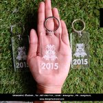 พวงกุญแจ พร้อมโลโก้ อะคริลิคพื้นใส ลายขาว เจาะรูพร้อมคล้องห่วง สไตล์โมเดิร์น มินิมอล