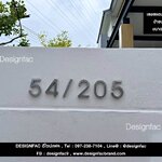 ป้ายบ้านเลขที่ พื้นสแตนเลสทำสีเทา ตัวเลขสแตนเลสเงินด้านสไตล์ Modern Minimal