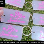 วงกุญแจรีสอร์ทอะคริลิคฝ้าโปร่ง เซาะร่องลงสีชมพู น่ารัก มินิมอล